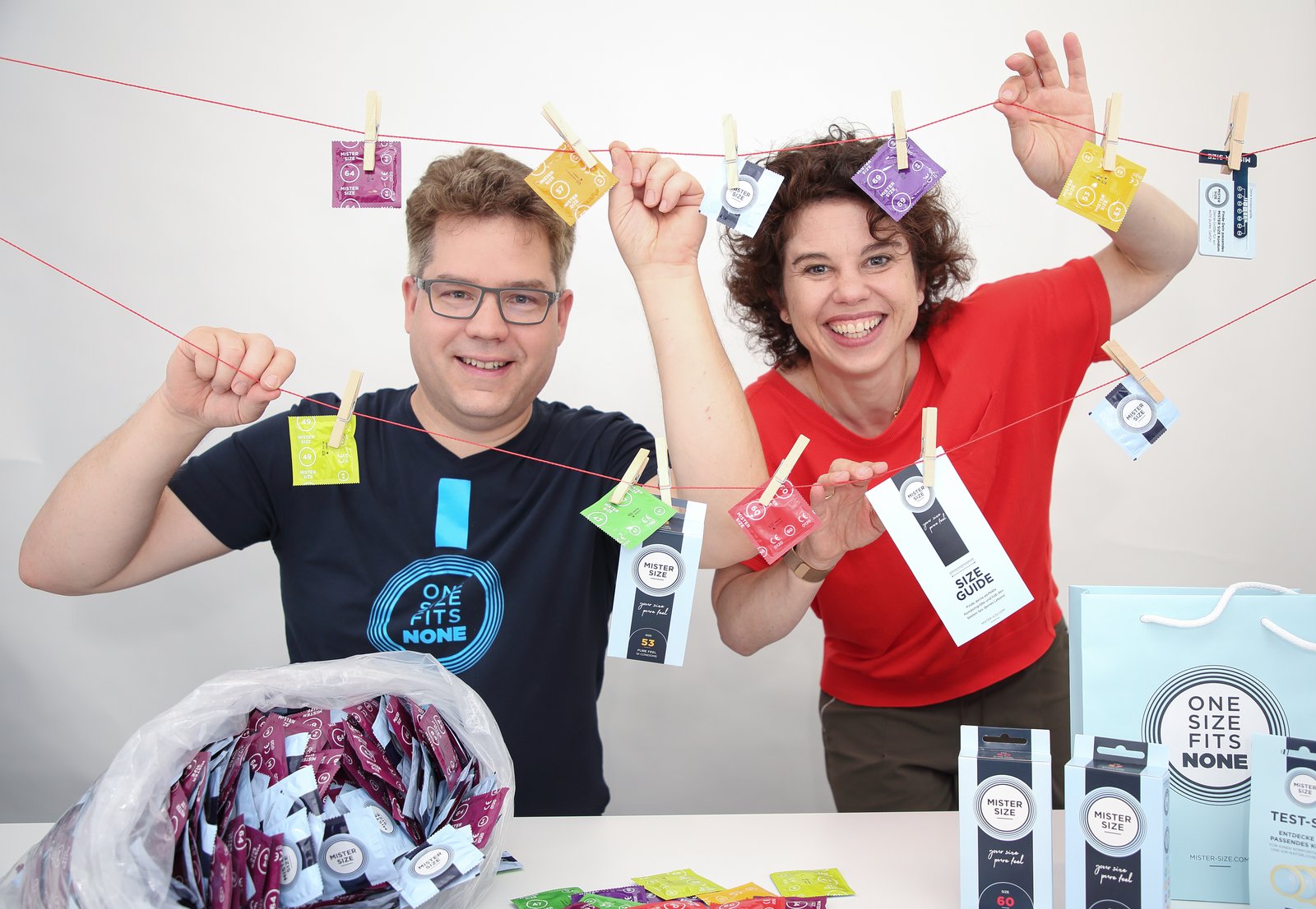 Jan og Eva Krause Administrerende direktører i Vinergy GmbH med Mister Size-kondomer